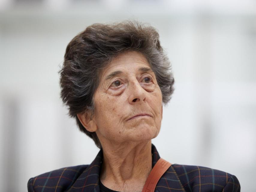 Esther Ferrer en las salas dedicadas a exponer su obra.