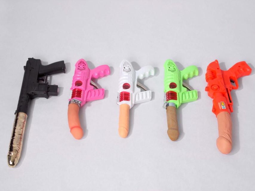 Obra expuesta, titulada Juguetes educativos, desarrollada a partir de 1979.