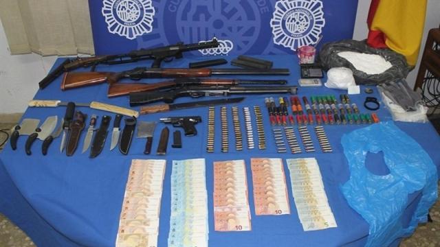 Imagen de las armas requisadas.