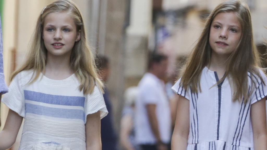 Leonor y su hermana, este verano durante su posado en Sóller.