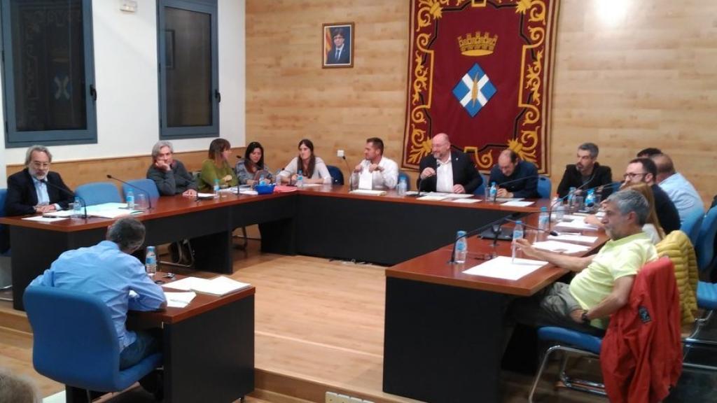 Momento del Pleno municipal en el que Llaveneres declaró 'non grata' a Arrimadas.