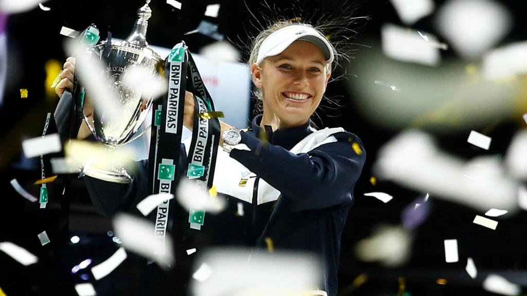 Wozniacki, con el trofeo de campeona en Singapur.