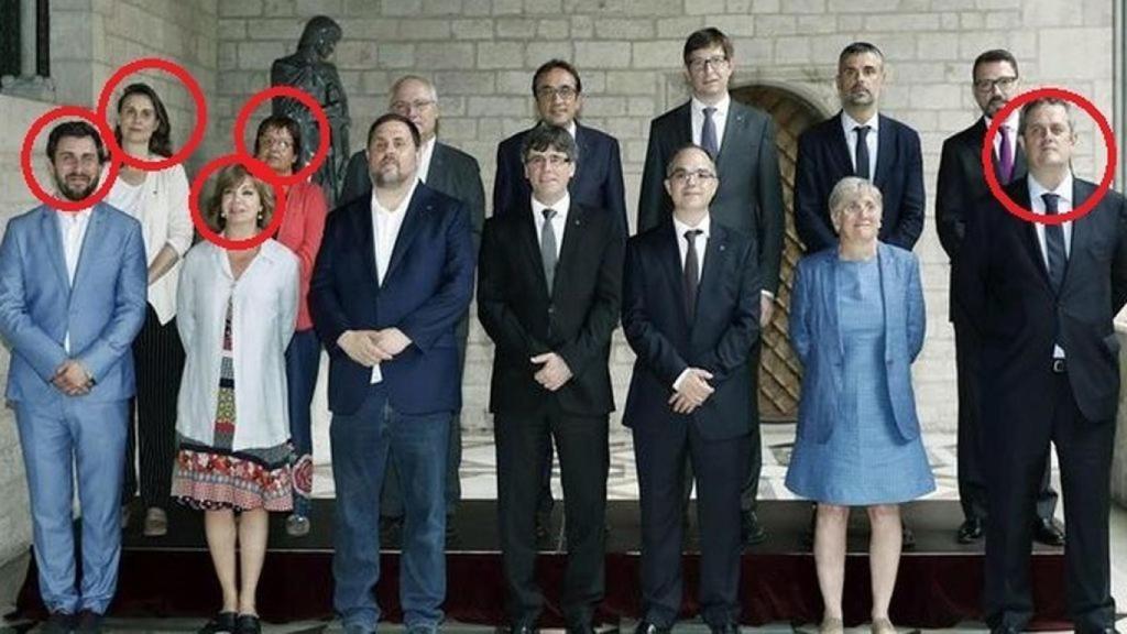 Forn, Borràs, Serret, Bassa y Comín, los cinco consejeros que han viajado a Bruselas con Carles Puigdemont.