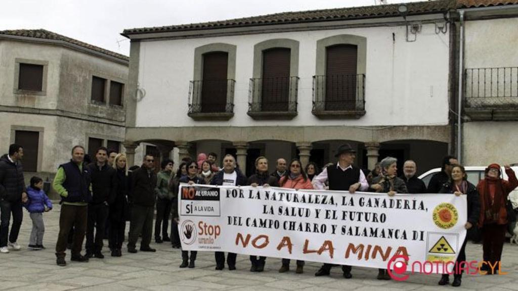 Plantacion encinas stop uranio retortillo (3)