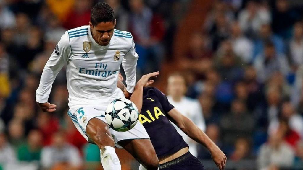 Varane remata de cabeza