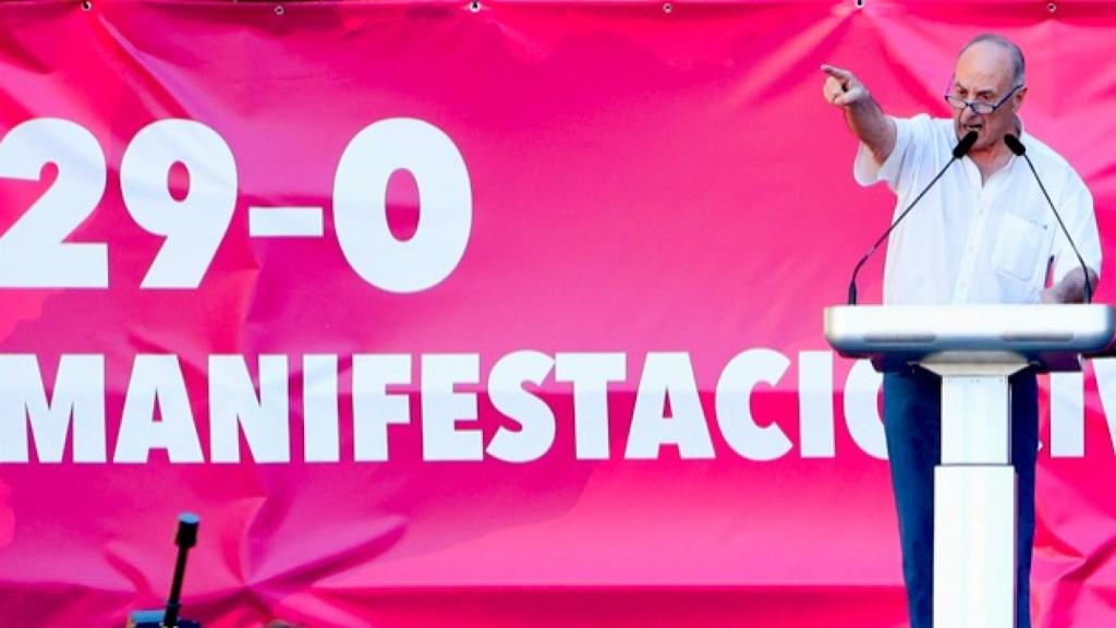 El ex secretario general del PCE Paco Frutos en una manifestación de Societat Civil Catalana.