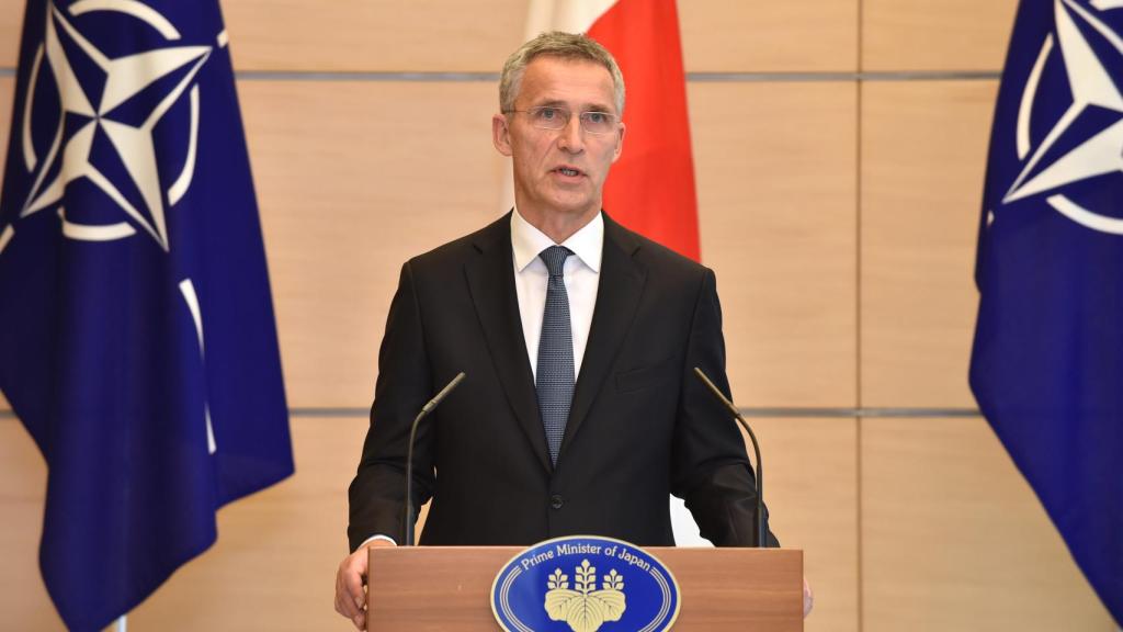 Jens Stoltenberg habla en la residencia de Abe en Tokio