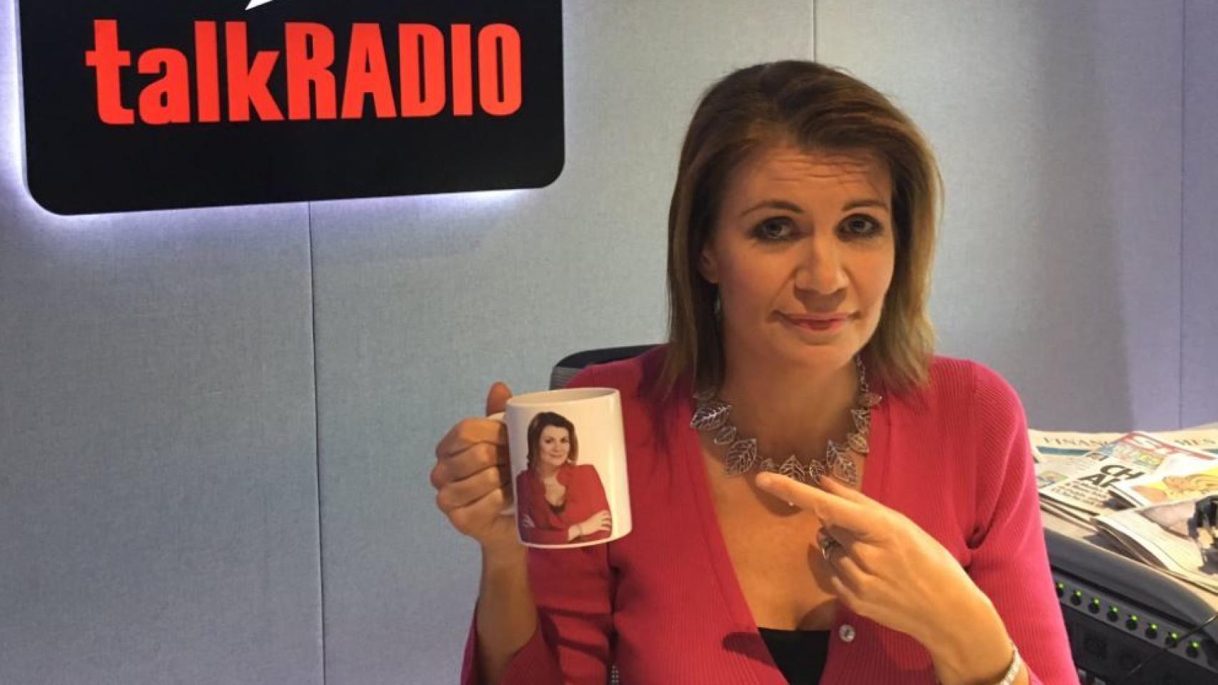 Así es Julia Hartley-Brewer, la periodista que acusó al ministro de defensa británico de tocarle la rodilla