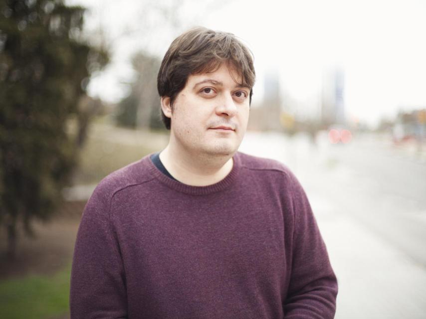 Manuel Bartual pasará al mundo de la novela.