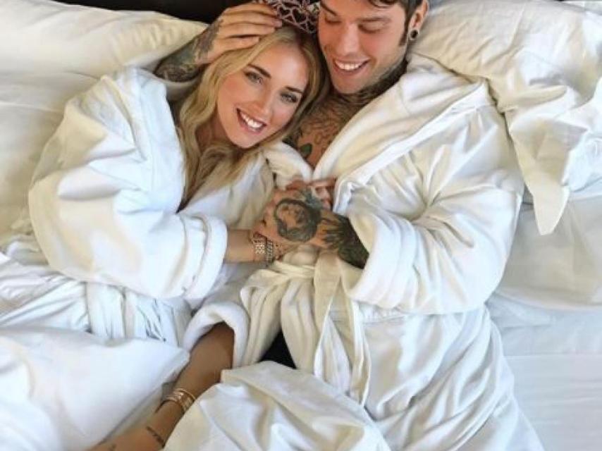 Chiara y Fedez, en la foto con la que anunciaron su embarazo.