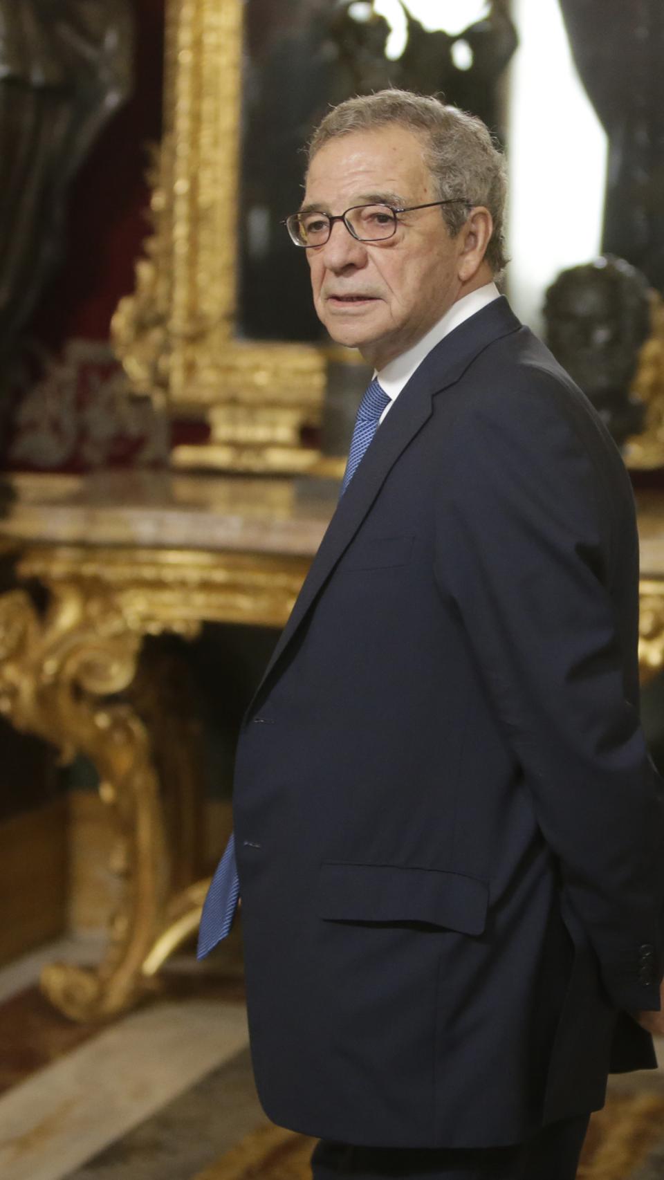 César Alierta serio.