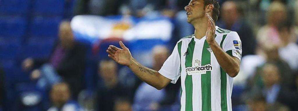 Joaquín se lamenta tras fallar una ocasión.