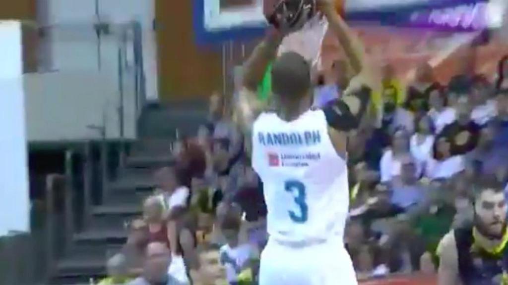 Randolph reaparece en modo Dios