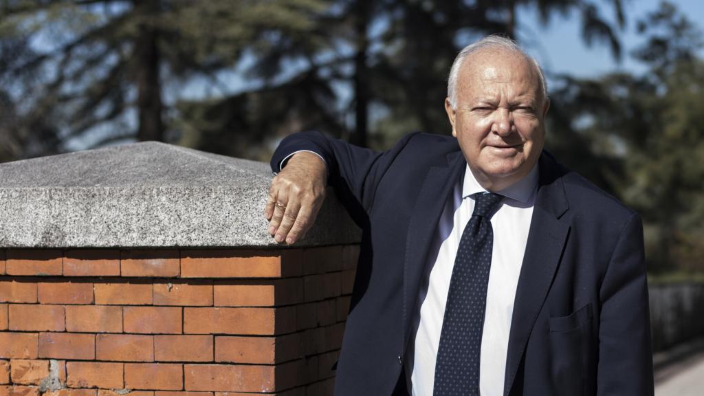 Miguel Ángel Moratinos, exministro de Exteriores, en un parque de Madrid.