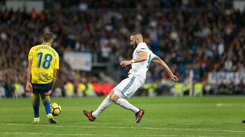 Benzema presiona a Castellano