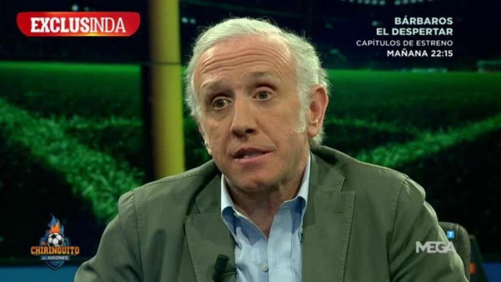 Eduardo Inda anunciando una de sus exclusivas en El Chiringuito. Foto: Twitter (@elchiringuitotv)