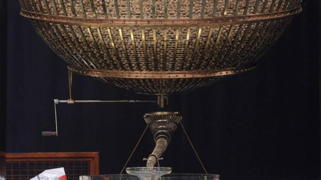 Imagen de archivo de un bombo del sorteo de Lotería de Navidad.