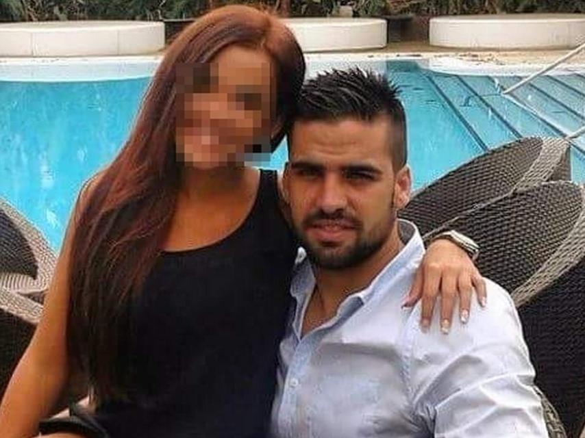 Antonio Manuel, uno de los cinco detenidos en Pamplona, junto a su pareja.