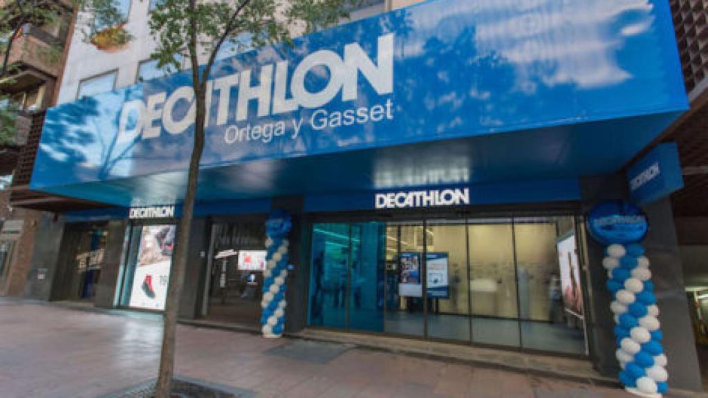 Tienda de Decathlon en la calle Ortega y Gasset de Madrid, en plena 'milla de oro'.