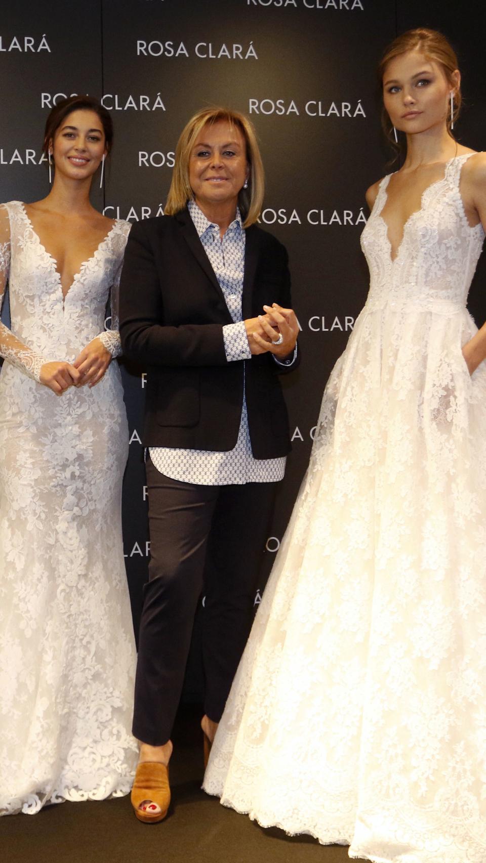 Rosa Clará junto a sus modelos.