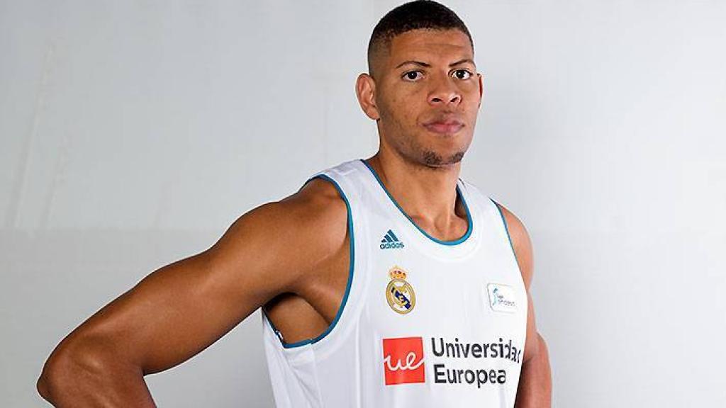 Walter Tavares ya posa como jugador blanco.