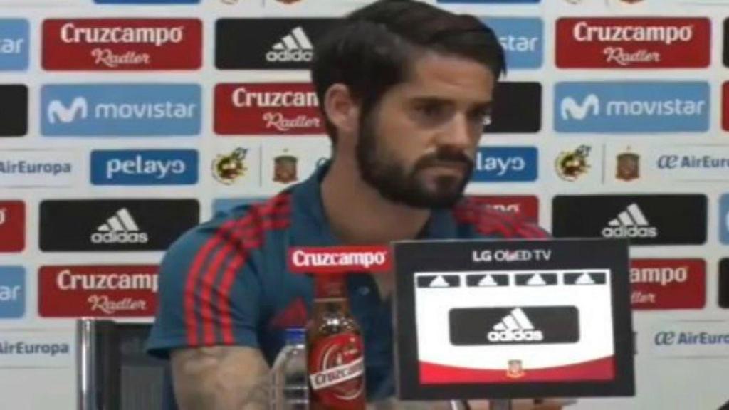 Isco, en rueda de prensa con la Selección. Foto: Twitter (@elchiringuitotv)