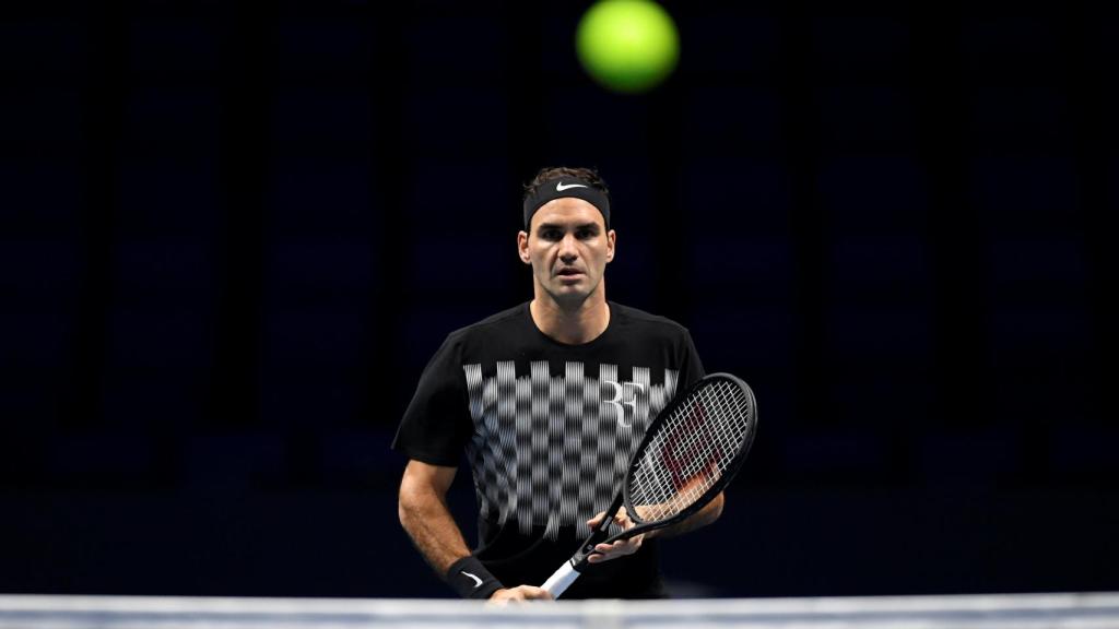 Federer, durante un entrenamiento en Londres.