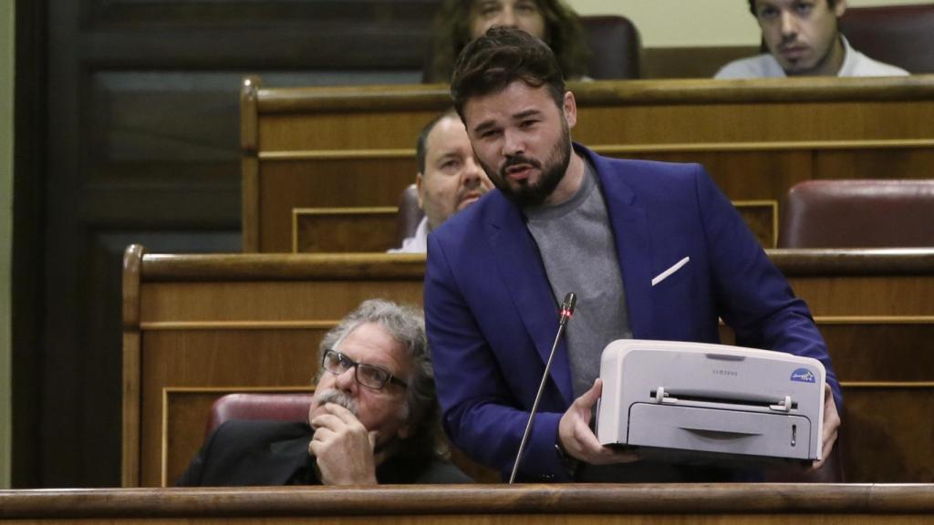 Rufián, con su Samsung republicana.
