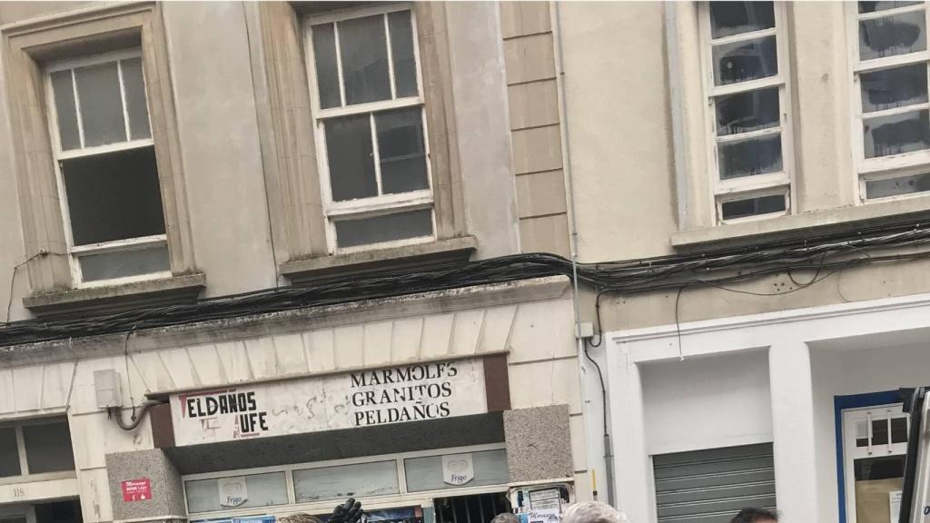 Las ventanas del edificio por la que cayó Katalina.