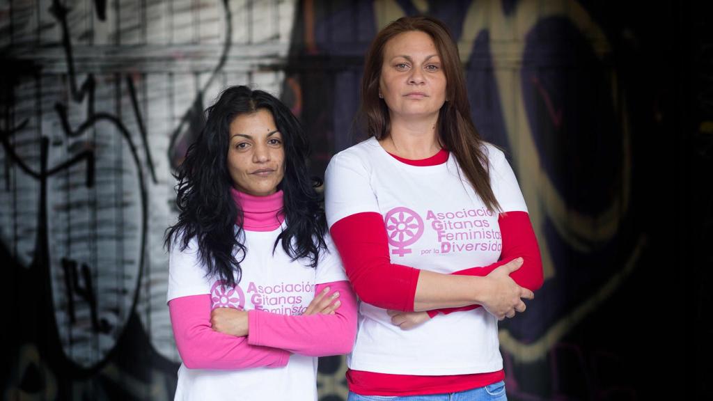 A la izquierda María José Jiménez, presidenta de la Asociación de Gitanas Feministas por la Diversidad, y a la derecha Carmen Fernández, vicepresidenta.