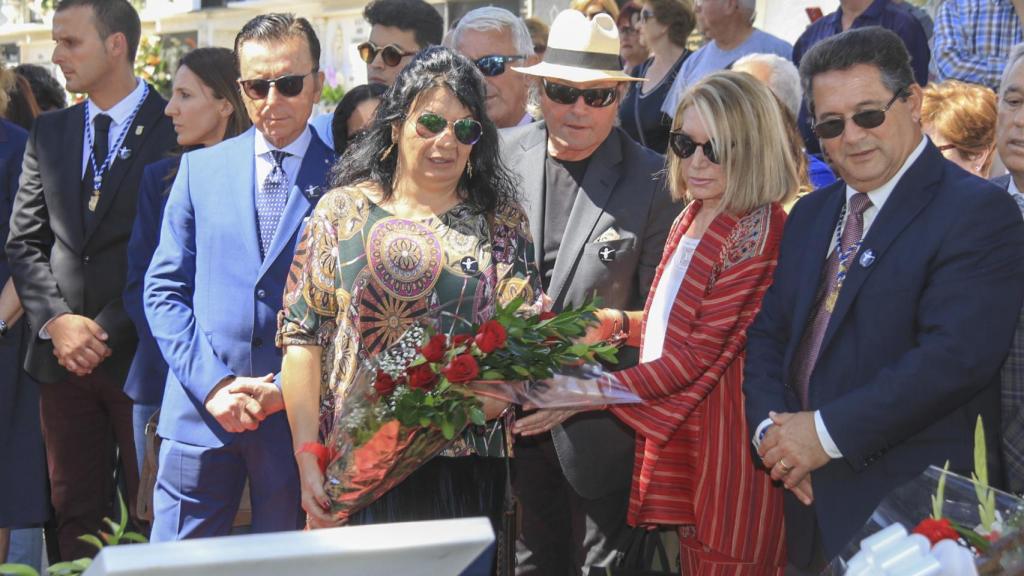 Jacqueline junto a Ortega Cano y Amador