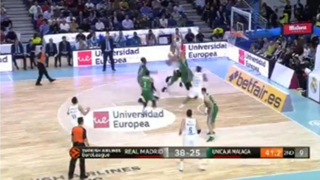 Jugadón entre Doncic y Randolph