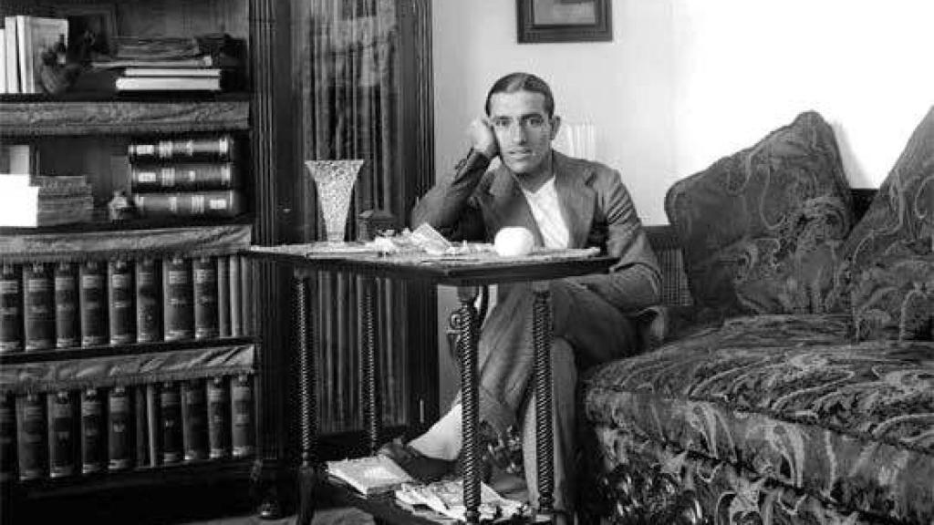 Juan Belmonte, en torno a 1910, en su casa