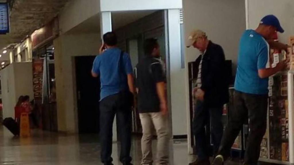 Ledezma, en el aeropuerto de Bogotá