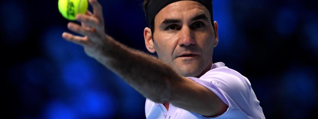 Federer, sacando durante el partido ante Cilic.