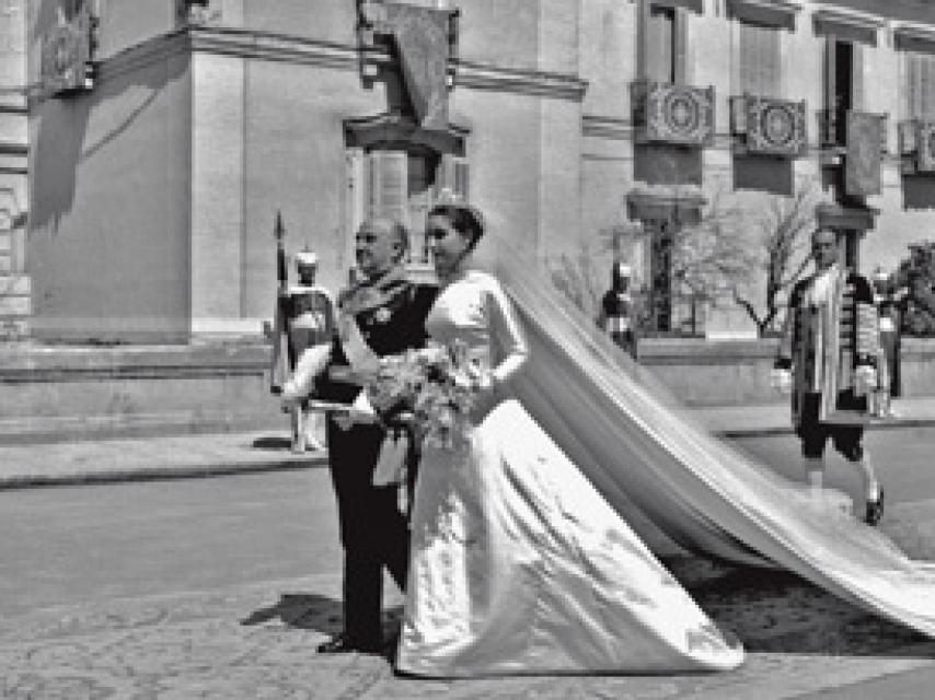 Franco acompaña a su hija en el día de su boda.