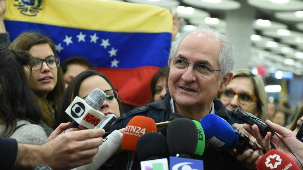 Ledezma, a su llegada a Barajas.