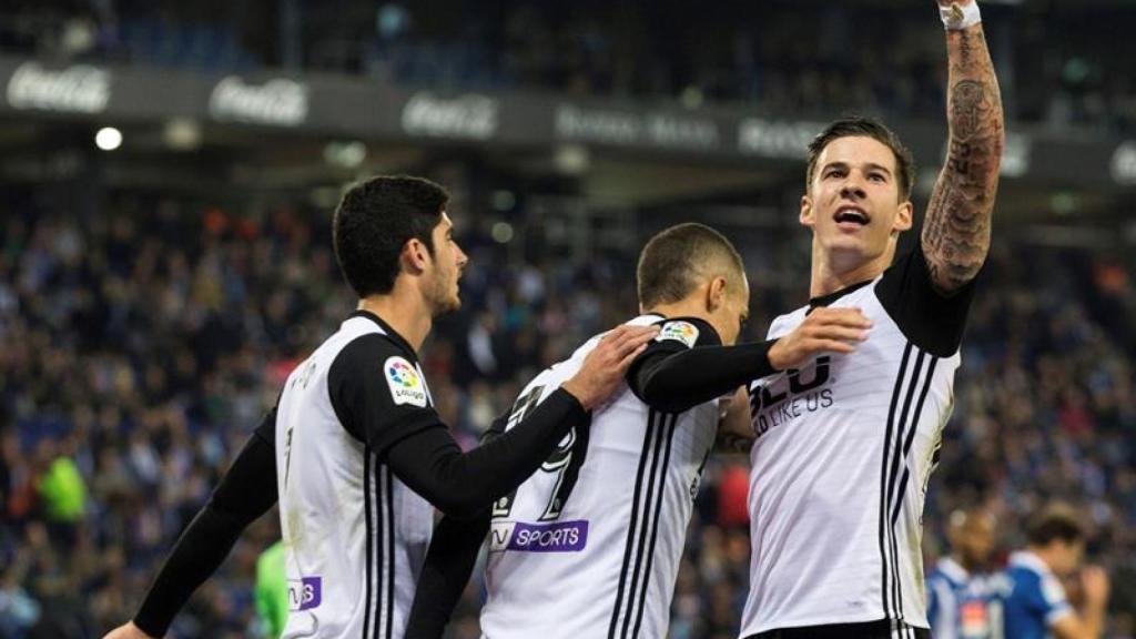 Santi Mina celebra su gol.