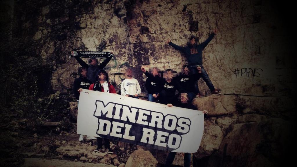 Imagen de la peña Mineros del Reo, autores del cartel sexista.