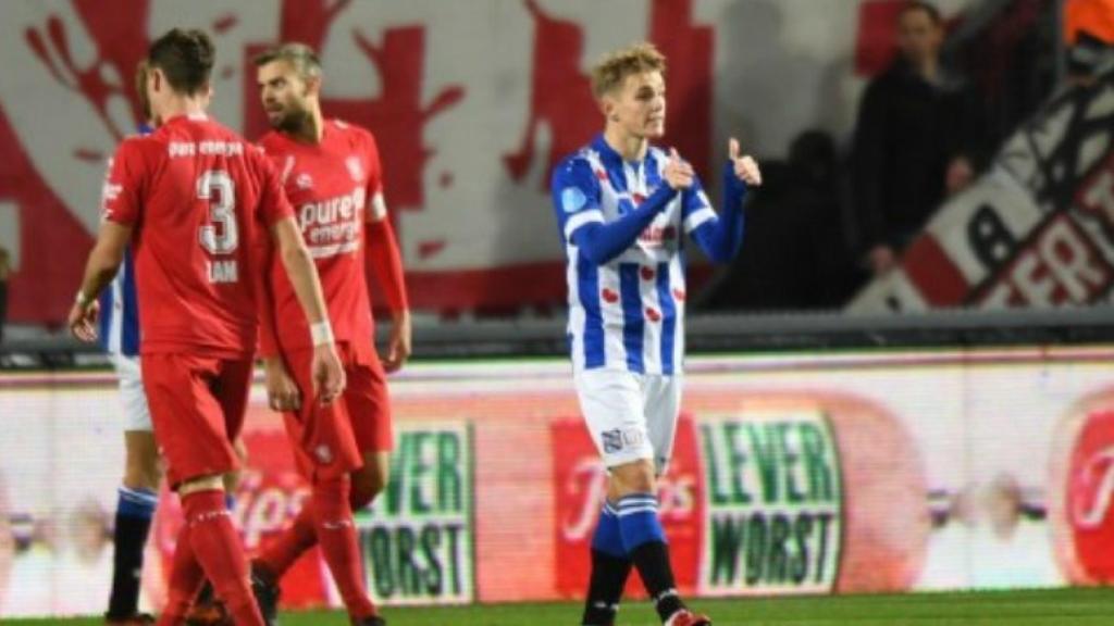 Odegaard frente al Twente. Foto: sc-heerenveen.nl