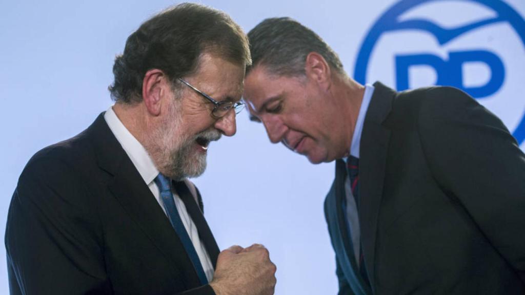 El presidente del Gobierno, Mariano Rajoy, con el líder del PPC, Xavier García Albiol.