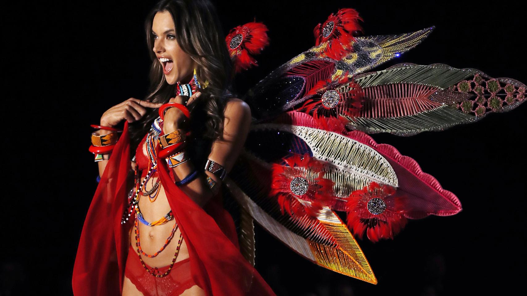 El ángel de Victoria's Secret Alessandra Ambrosio cuelga las alas
