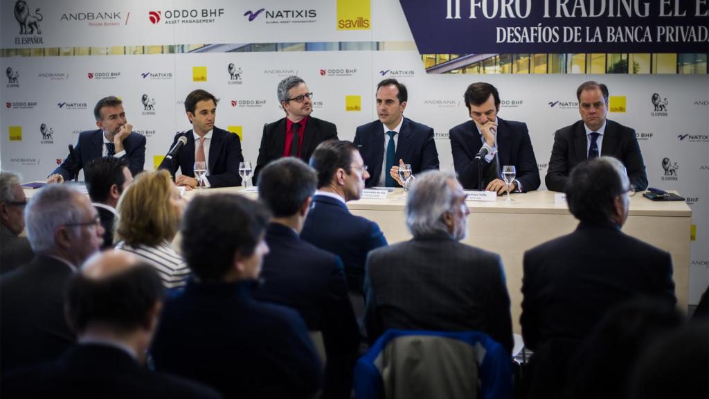 En la primera mesa redonda se habló sobre la revisión de nuevos escenarios de inversión y retos en la gestión de patrimonios