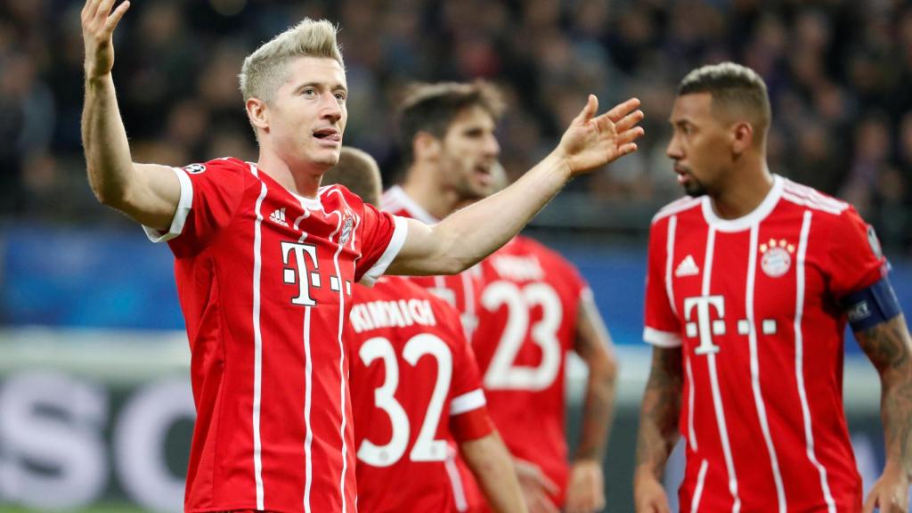Lewandowski celebrá su gol en Bruselas.