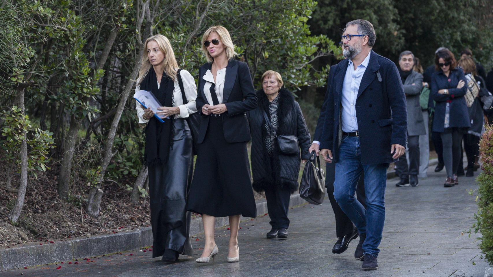 Las imágenes del entierro de Montserrat Raventós, madre de Susanna Griso