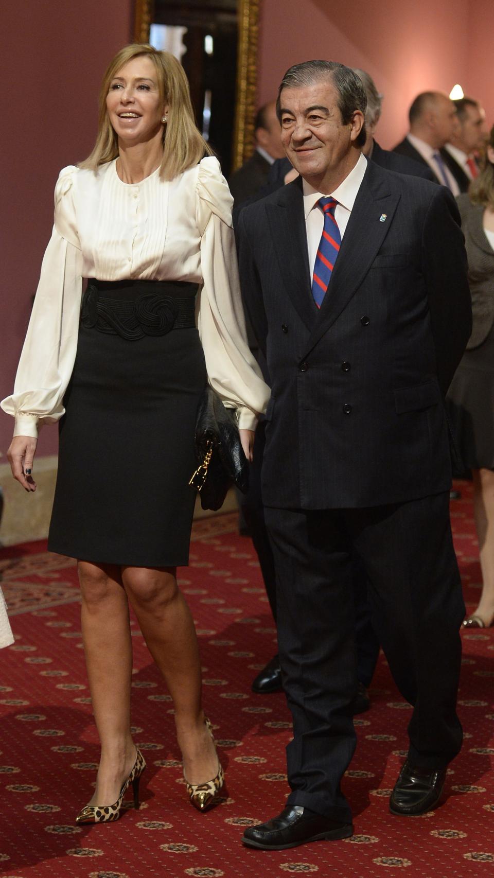 María y Álvarez Cascos