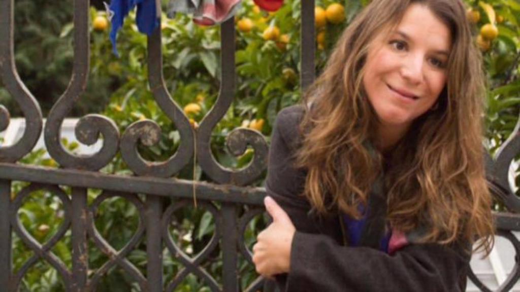 Casilda, sonriente por su buen estado personal y profesional.