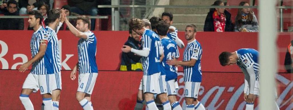La Real Sociedad celebra su gol.