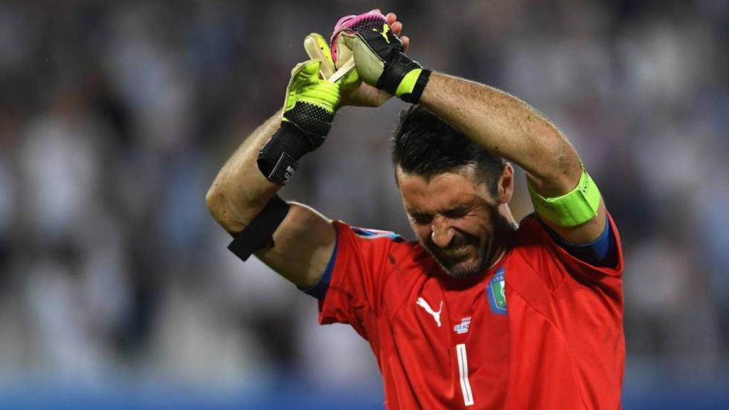 Buffon, con la camiseta de Italia.