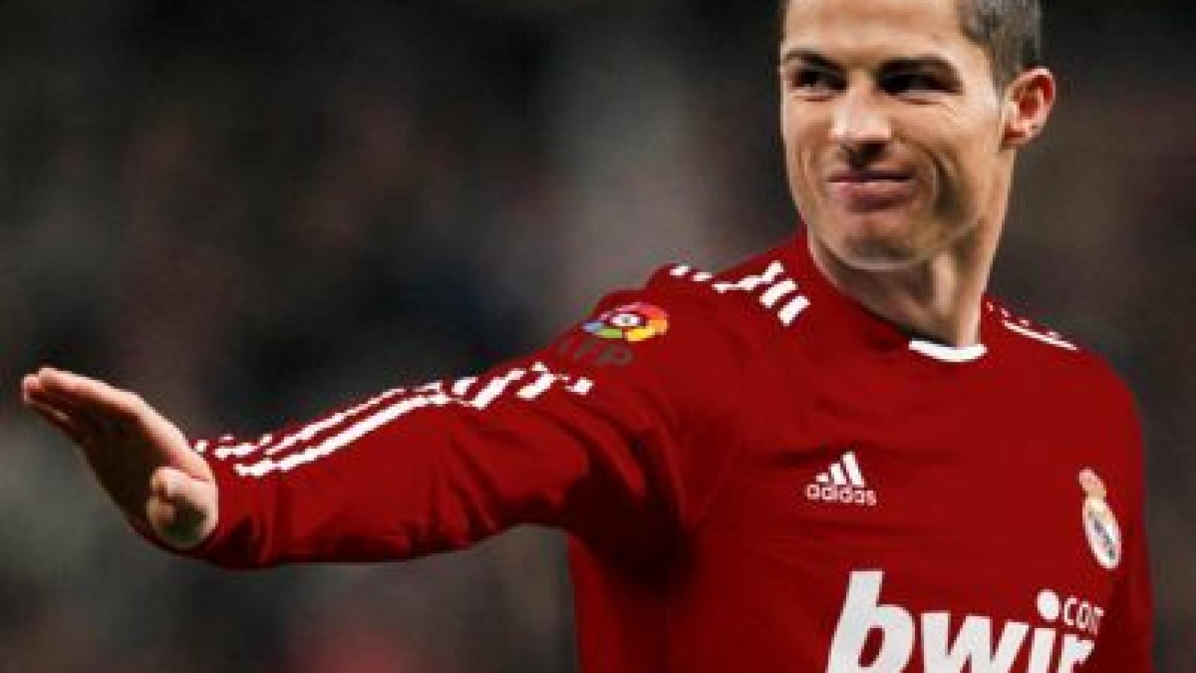 Ronaldo, con la equipación roja.